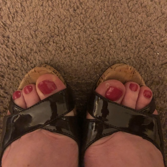 Chocolate brown GUESS wedge sandals wth a peep toe - Picture 7 of 8